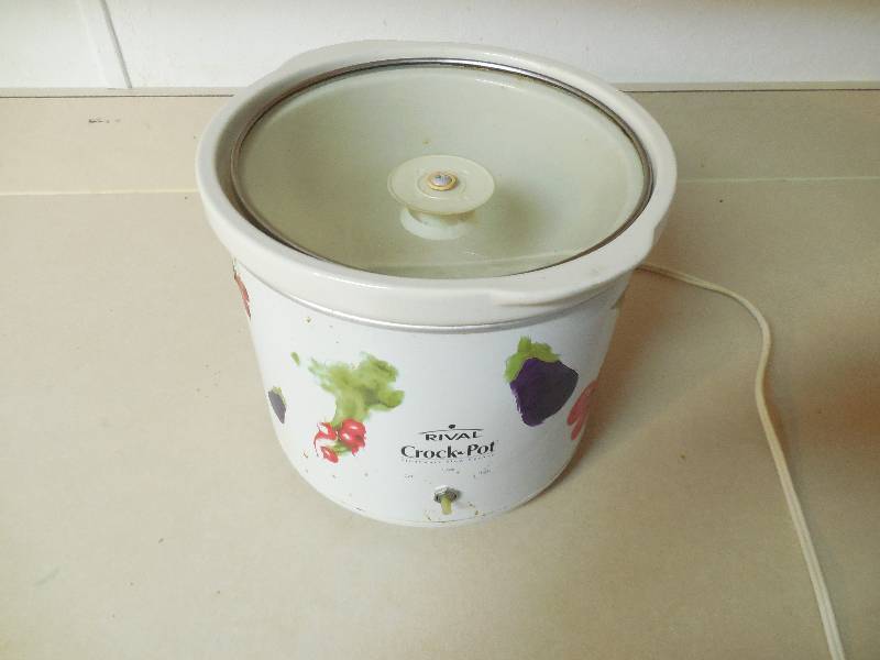 lot 20 image: CROCK POT