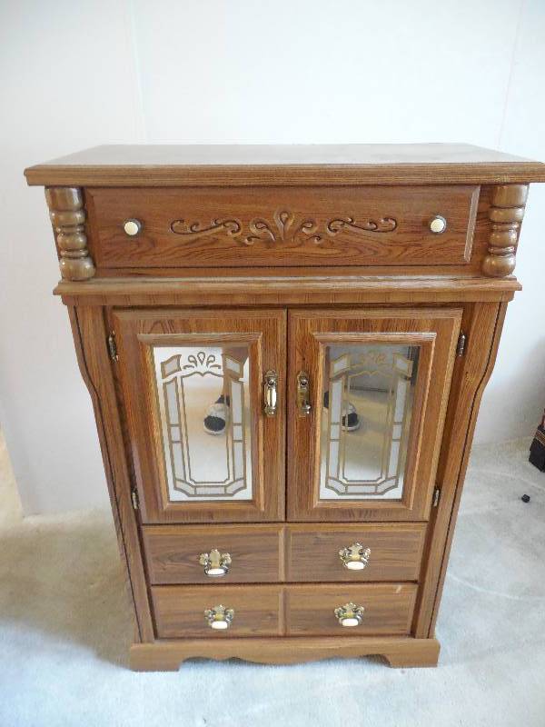 lot 25 image: CABINET STORAGE