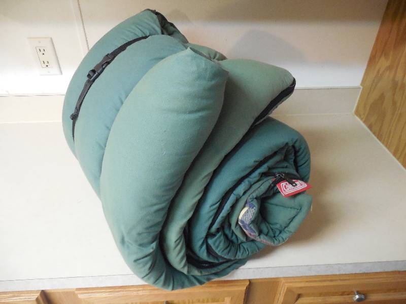 lot 27 image: COLEMAN SLEEPING BAG