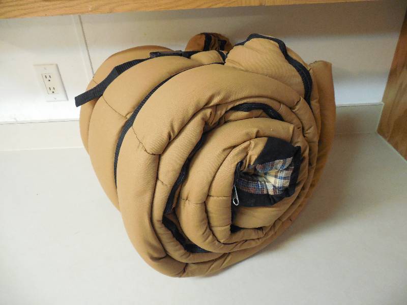 lot 28 image: COLEMAN SLEEPING BAG