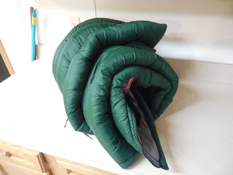 lot 30 image: LIGHTWEIGH COLEMAN SLEEPING BAG