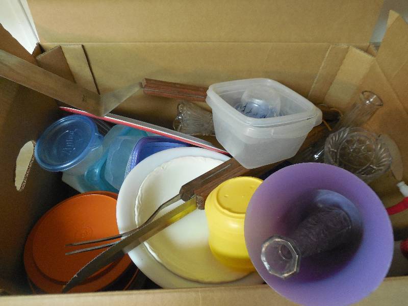 lot 35 image: TUPPERWARE KITCHEN UTENSIL LOT