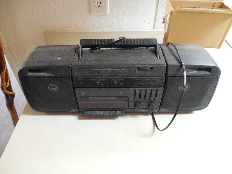 lot 37 image: RADIO