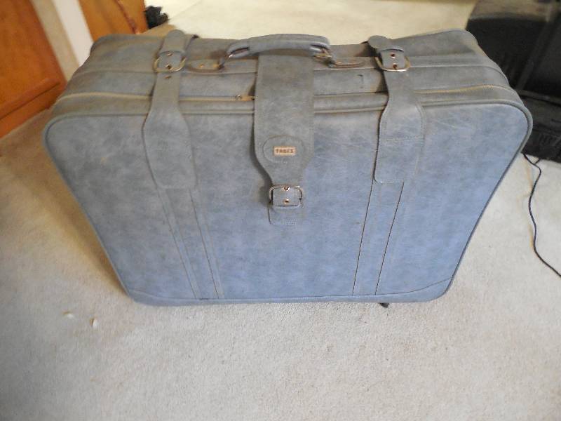lot 40 image: SUITCASE