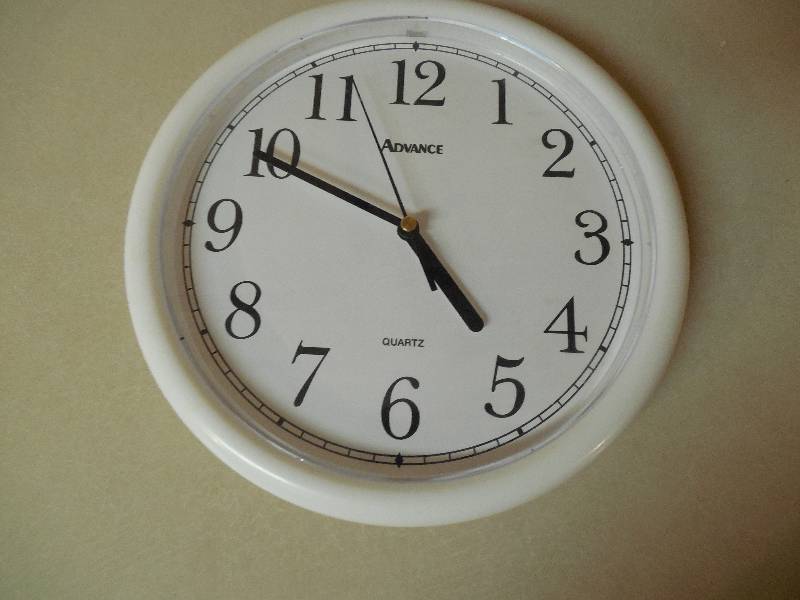 lot 43 image: WALL CLOCK