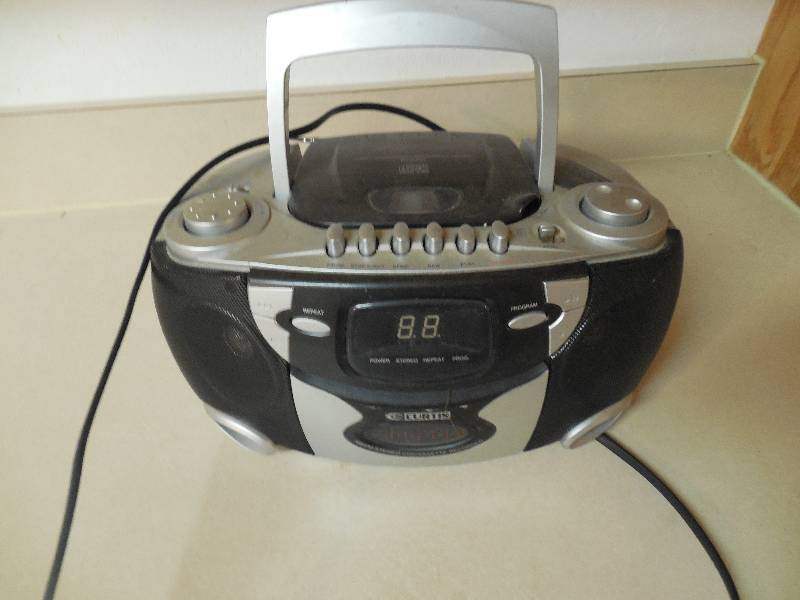 lot 50 image: JENSEN RADIO CD PLAYER