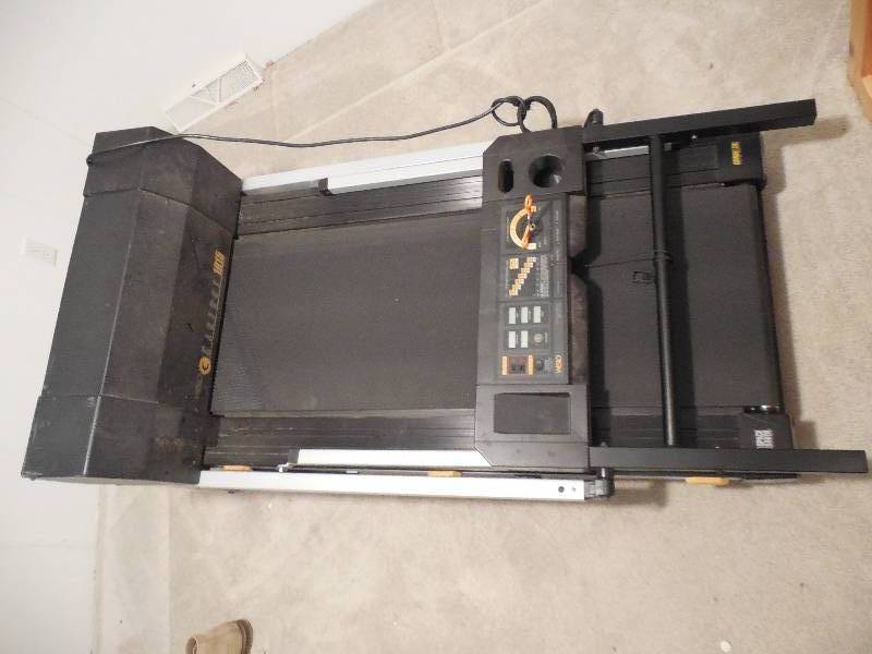 lot 56 image: WESLO CADENCE 1015 TREADMILL