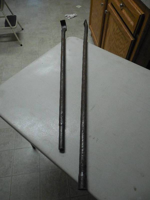 lot 61 image: (2) 4 CROW BARS