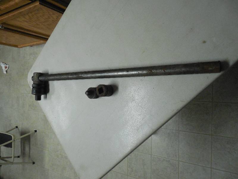 lot 64 image: 34 BREAKER BAR WITH SOCKET
