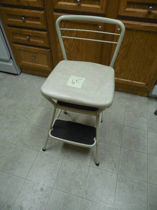 lot 65 image: 3 FOOT STEP STOOL