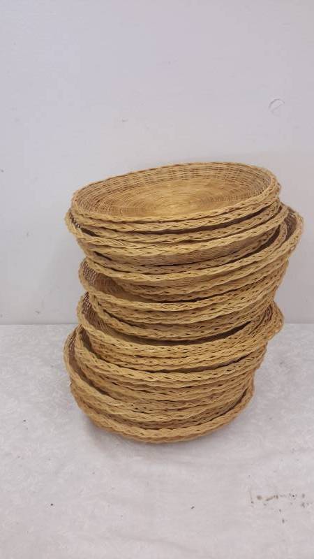 30 wicker plate holders