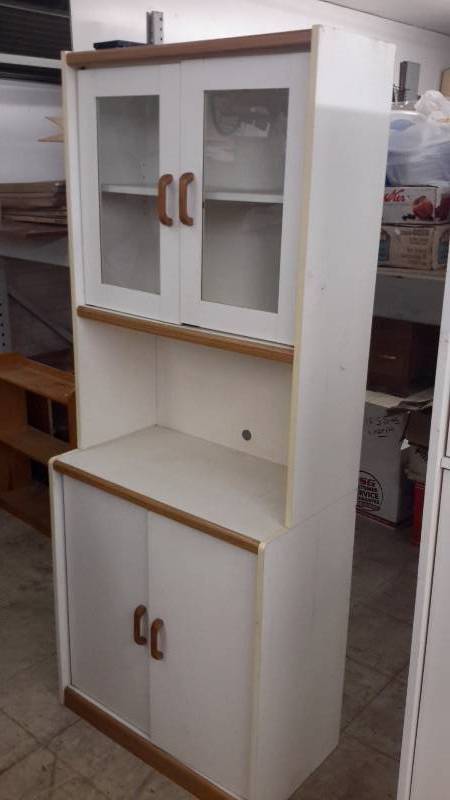 Kitchen cabinet