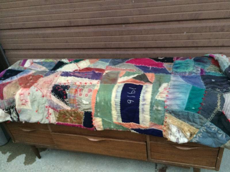 lot 13 image: Vintage Quilt