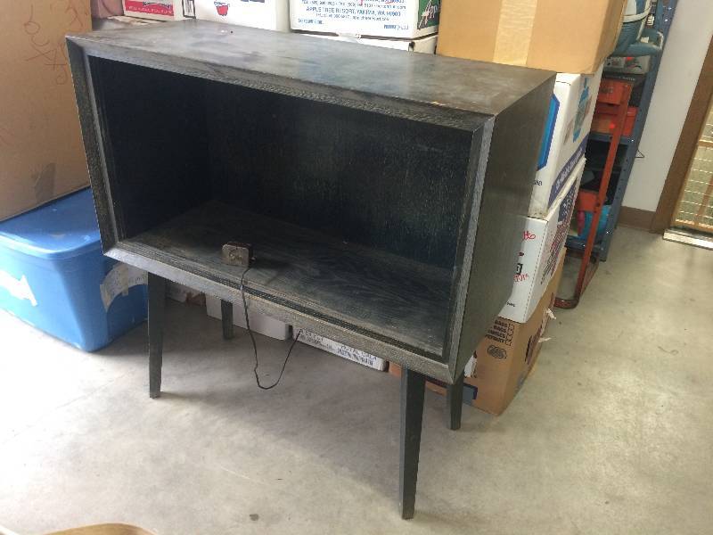 lot 15 image: Vintage Display Case