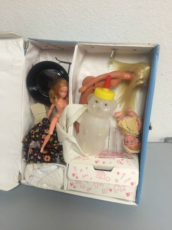 lot 33 image: Suzy Cute Doll Case