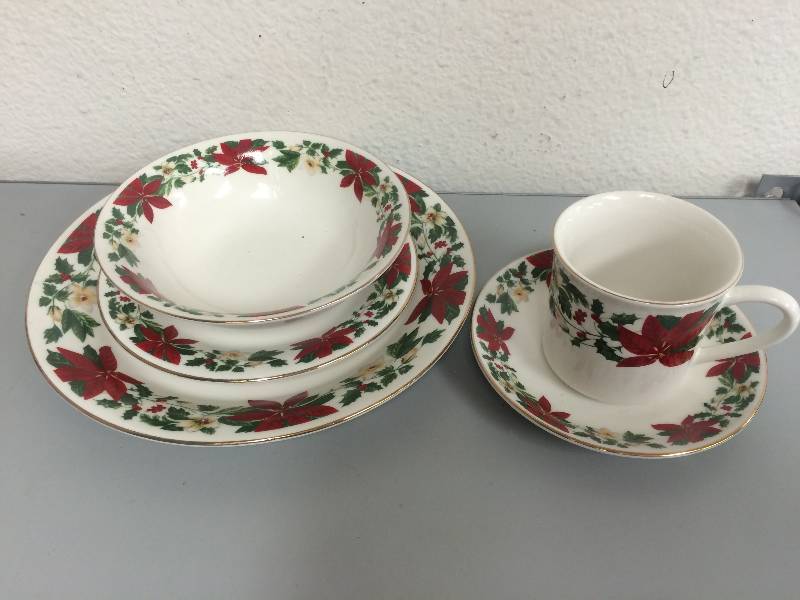 Gibson Poinsettia China