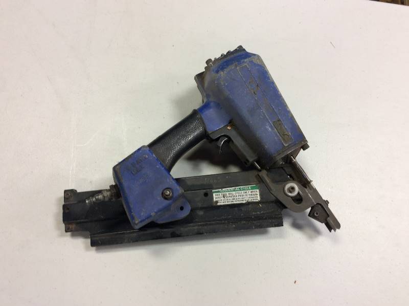 lot 7 image: Duo-Fast Framing Nailer (works as it should)