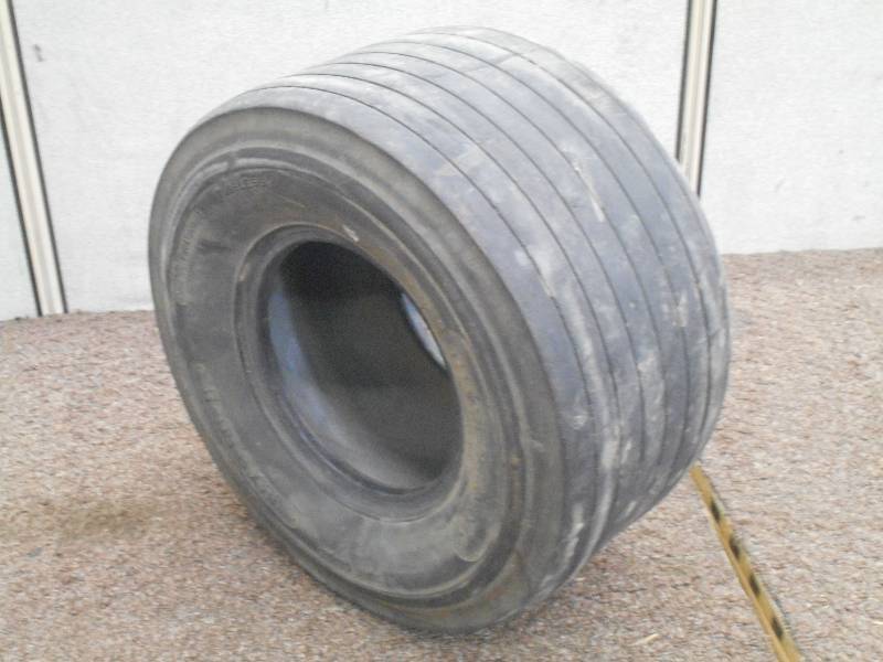 lot 29 image: (1) Harley Davidson 189.508 Tire ...