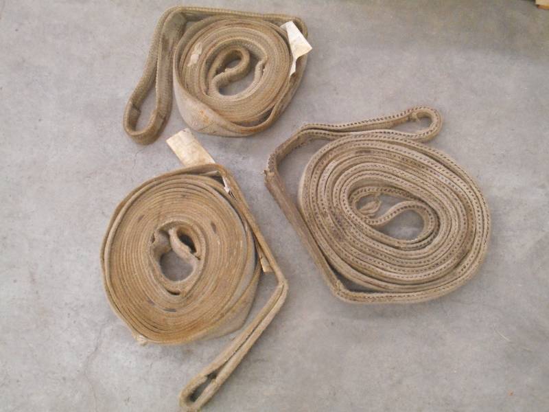 lot 32 image: (3) Commercial Lifting Straps ...