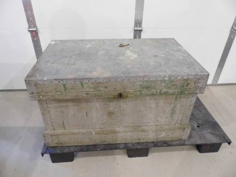 Old Trunk w Key