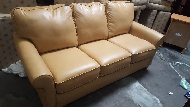 lot 1 image: Sleeper Sofa. Made by Flexsteel, Westside Collecton.Current model. Tan Leather