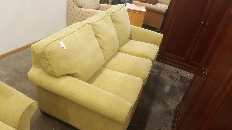 lot 4 image: Sleeper Sofa. Made by Flexsteel, Westside Collecton.Current model.