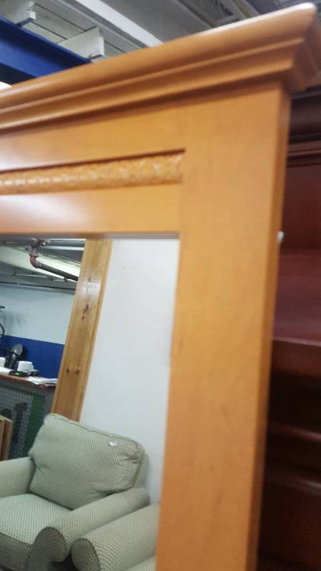 lot 19 image: Decorative Maple Wall Mirror