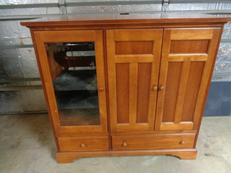 lot 2 image: Entertainment Center  Media Stand  TV Cabinet