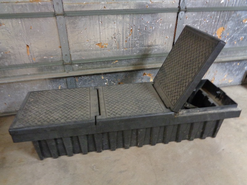 lot 20 image: Truck Tool Box