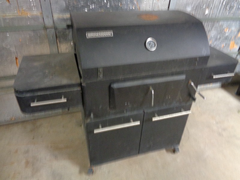 lot 24 image: Brinkmann Charcoal Grill  Smoker