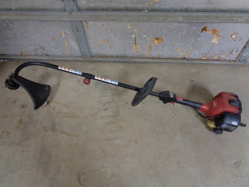lot 32 image: Toro Weed Whipper  Whacker