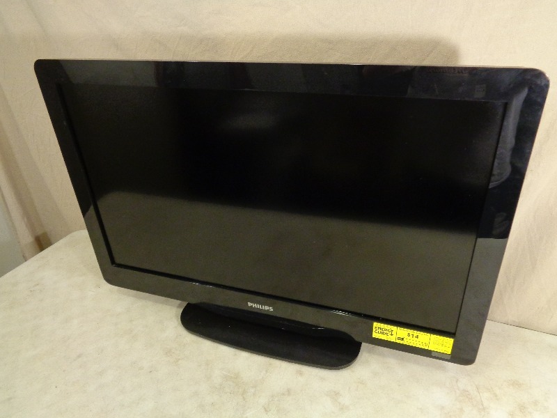 lot 13 image: Philips 32 LCD Flat Screen TV