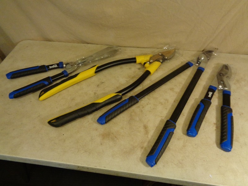 lot 74 image: 4 New Cutting Tools