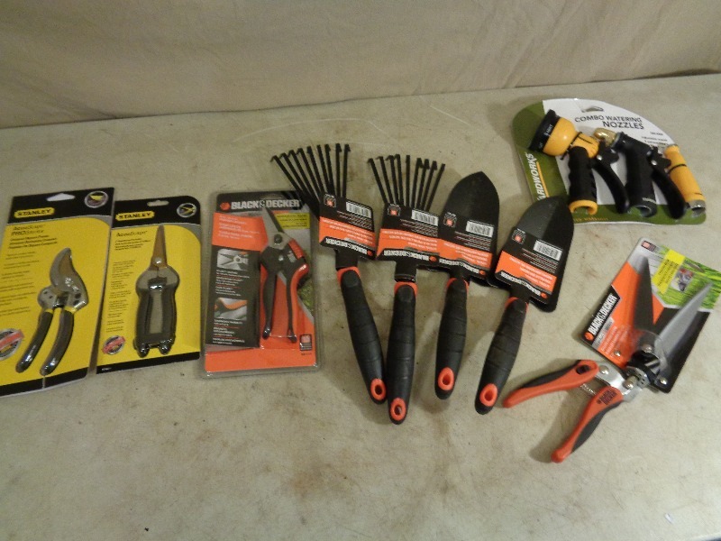 lot 75 image: New Lawn and Garden Tools