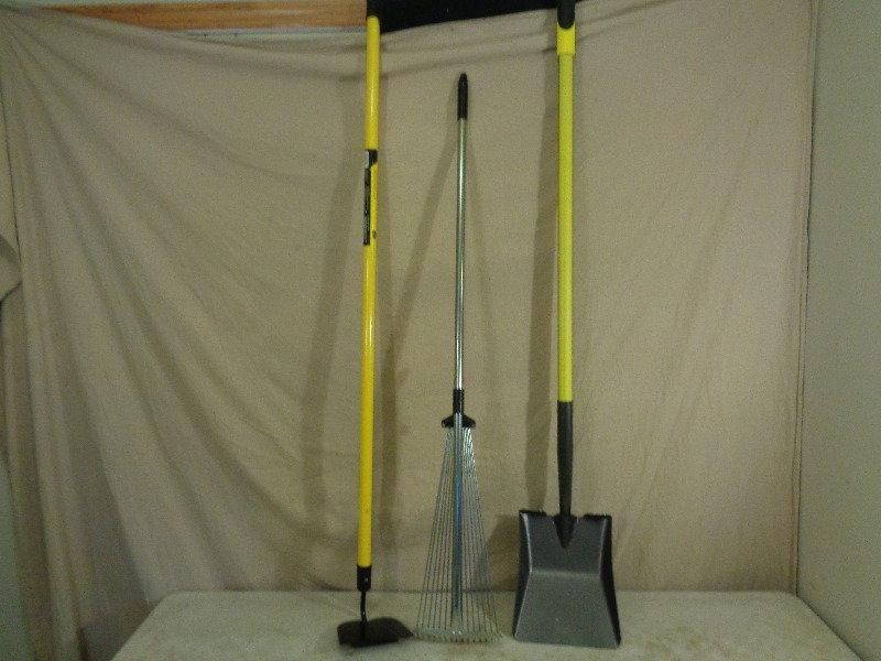 lot 82 image: New Long Handle Tools