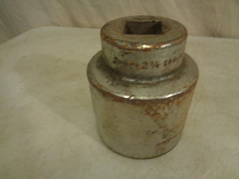 lot 119 image: Snap-On 2 14 inch Socket - 1 inch drive