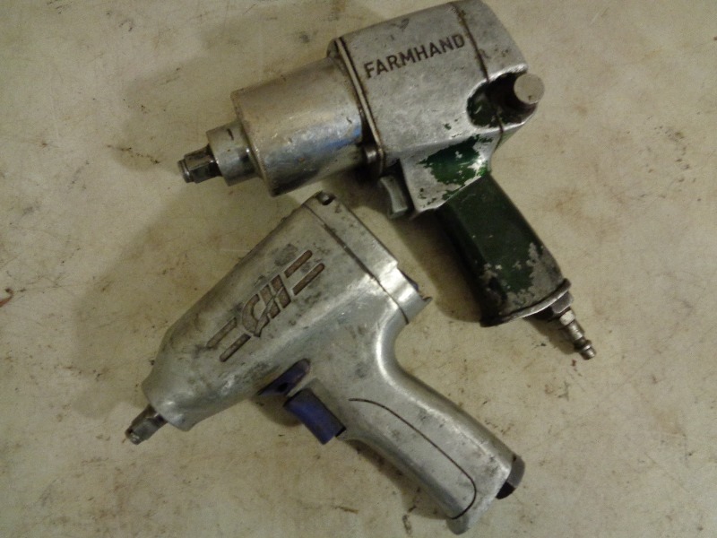 lot 122 image: 2 Air Impact Wrenches