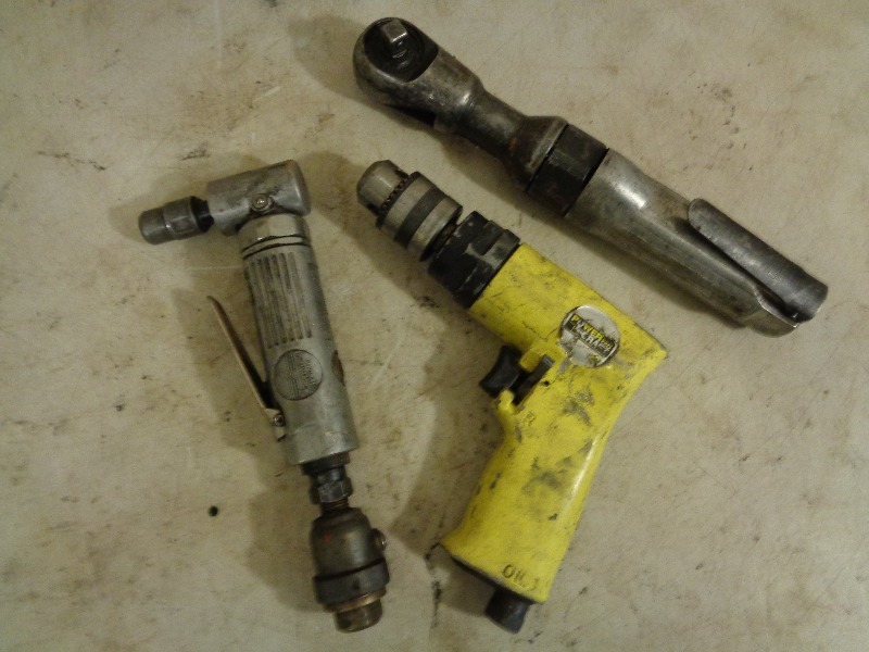 lot 123 image: 3 Air Tools