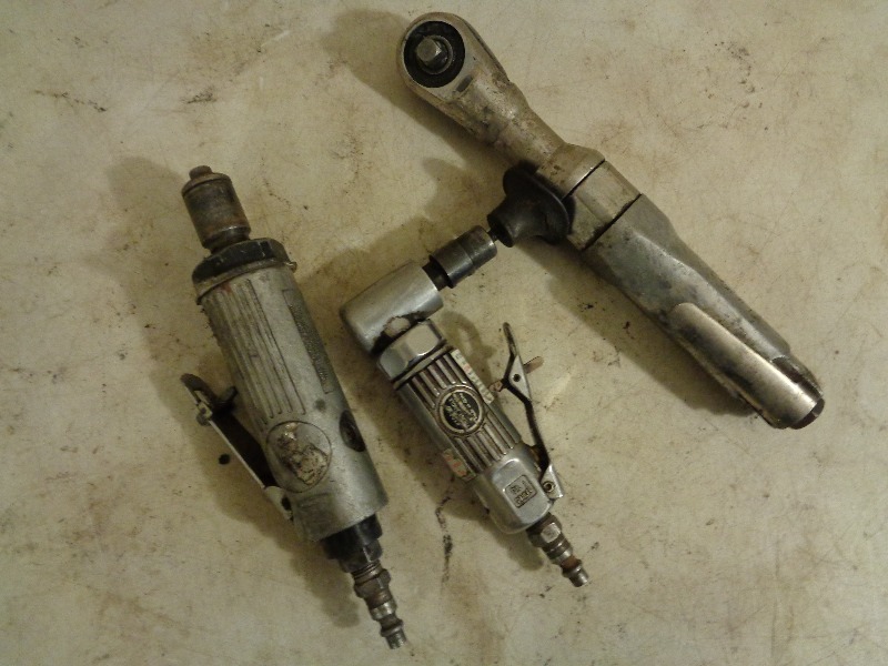 lot 124 image: 3 Air Tools