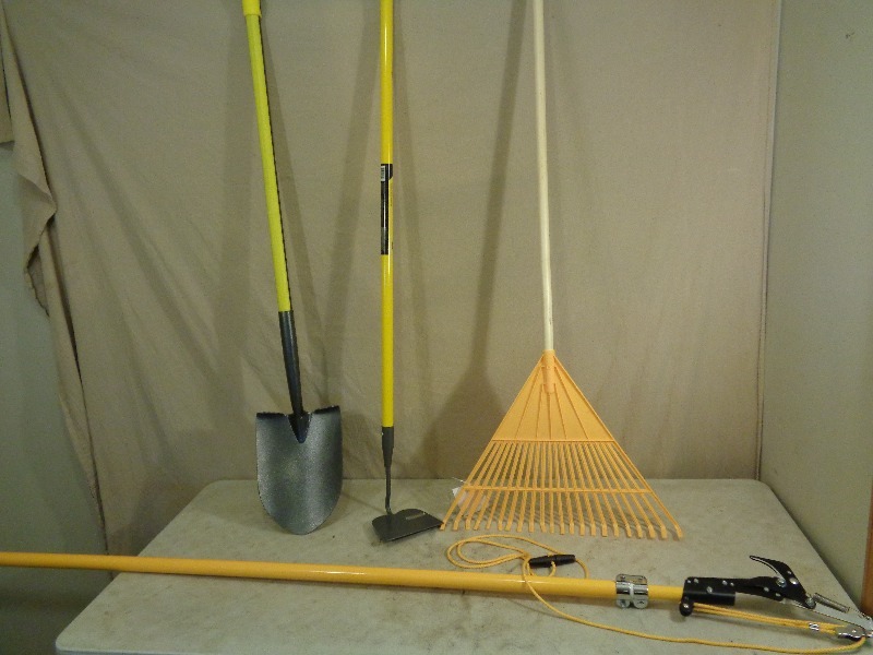 lot 137 image: New Long Handle Tools