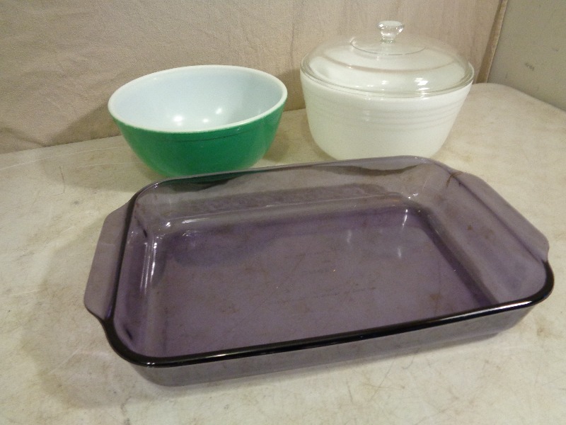 lot 144 image: 3 Pyrex Dishes