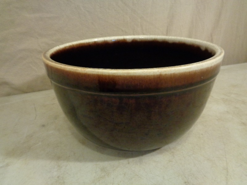 lot 145 image: Pfaltzgraff Bowl
