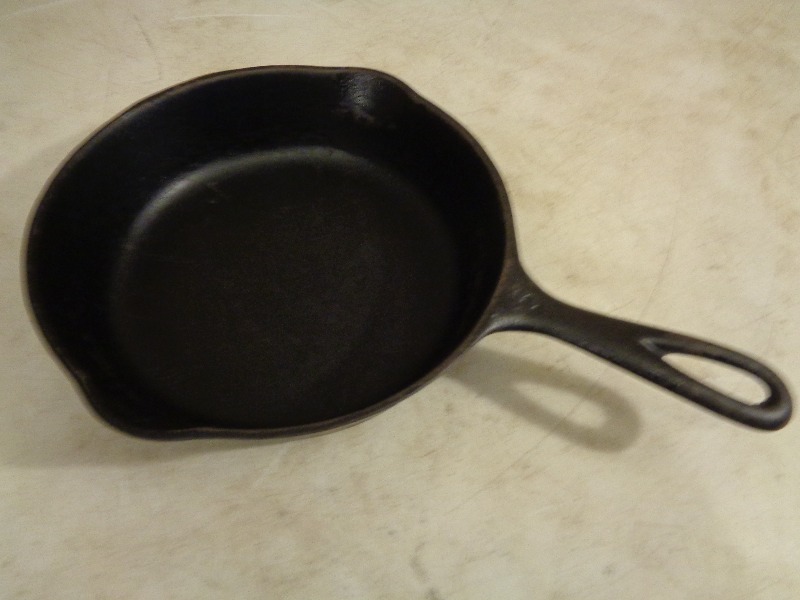 lot 147 image: Wagner Ware Cast Skillet