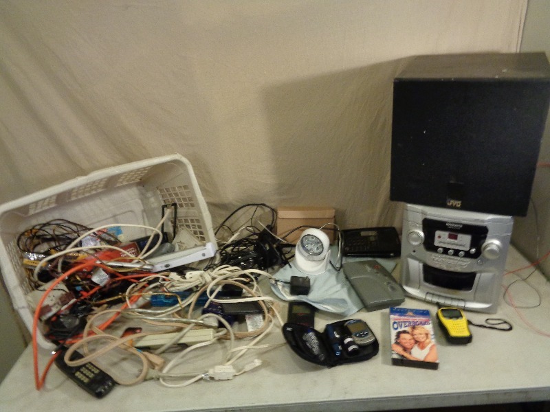 lot 148 image: Assorted Electronics