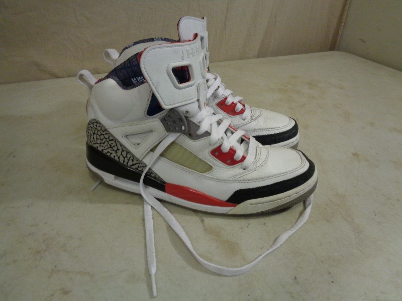 lot 161 image: Air Jordan Sneakers