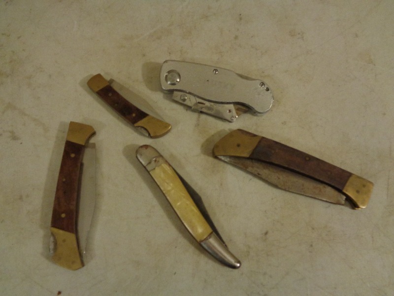 lot 164 image: 5 Knives