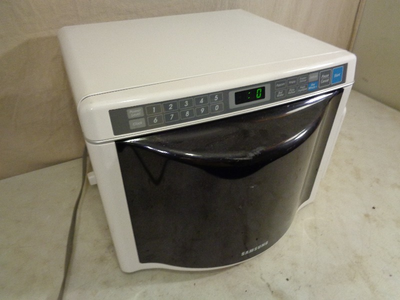 lot 202 image: Samsung Microwave