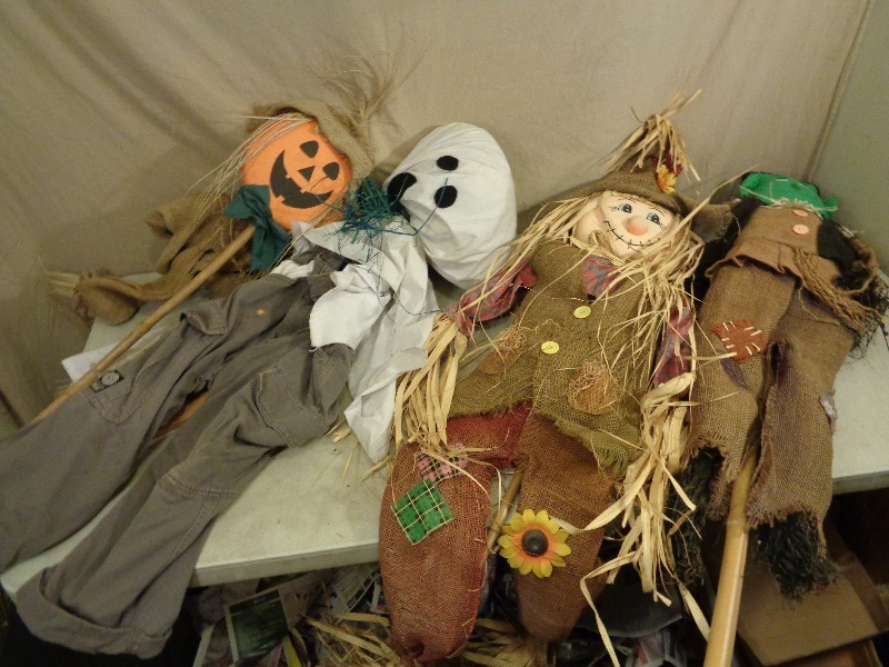 lot 203 image: Halloween  Fall Decorations