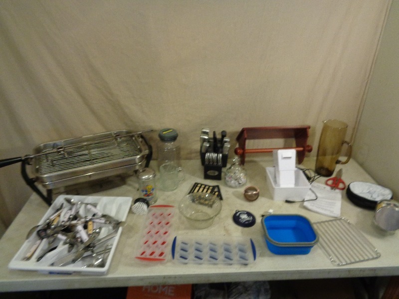 lot 226 image: Kitchen Items
