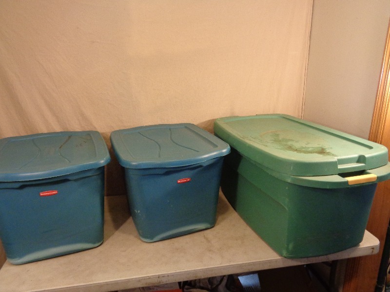 lot 228 image: 3 Totes with Lids